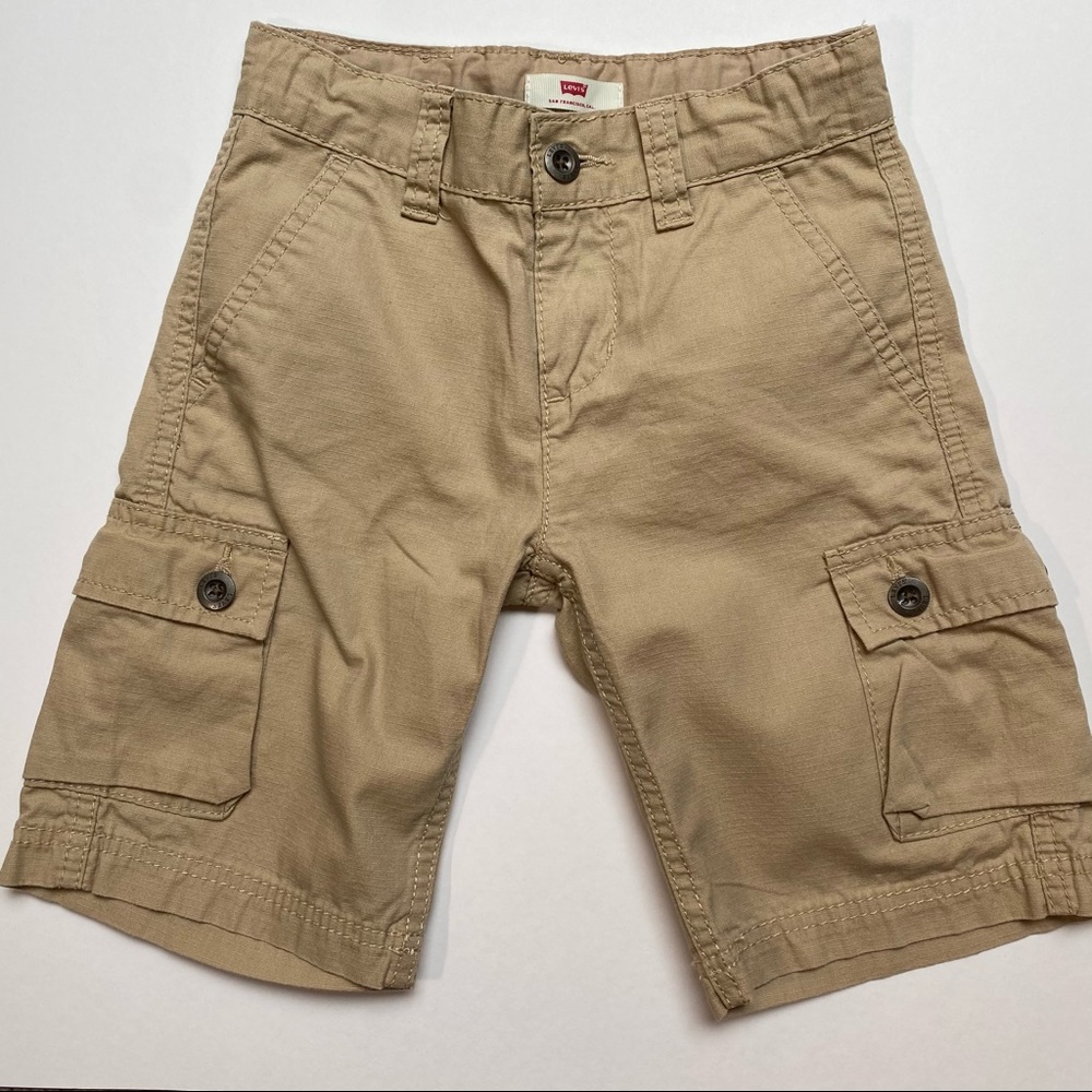 Boys size 4 Levi’s cargo shorts.